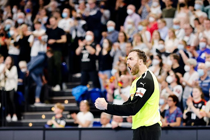 - &copy; Frank Molter/dpa