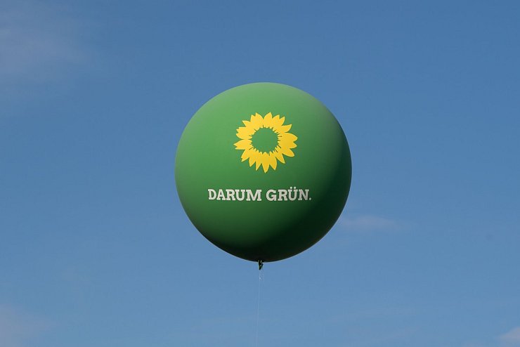 Wahlkampf mit Ballon - &copy; Foto: Marijan Murat