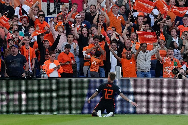 Noa Lang - © Foto: Peter Dejong/AP/dpa