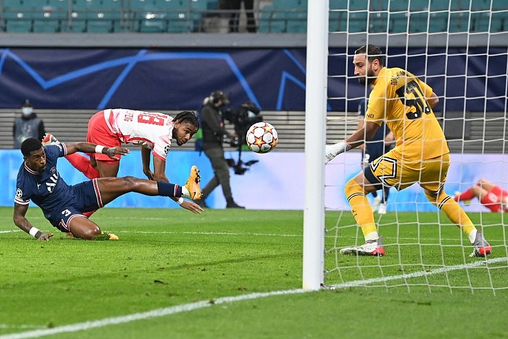 F&uuml;hrung - &copy; Foto: Robert Michael/dpa-Zentralbild/dpa