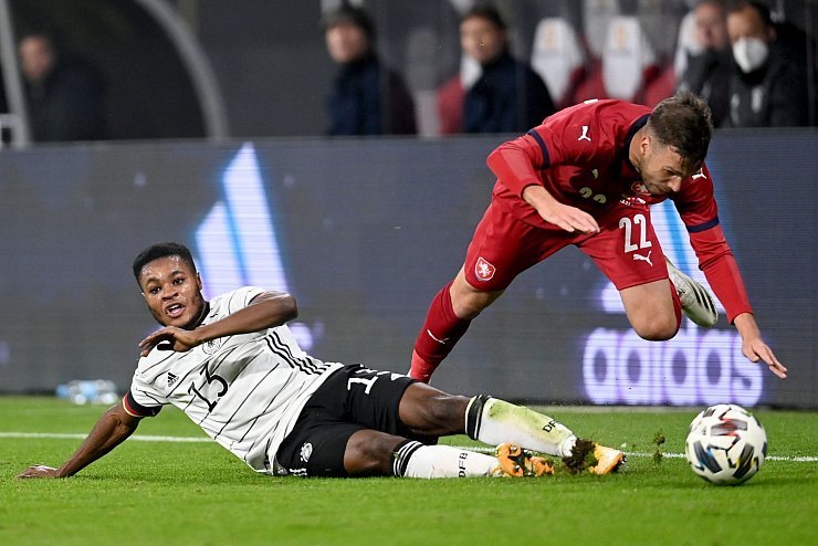 Deb&uuml;tant II - &copy; Foto: Robert Michael/dpa-Zentralbild/dpa