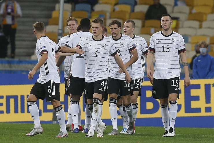 Goretzka per Kopf zum 2:0 - &copy; Foto: Efrem Lukatsky/AP/dpa