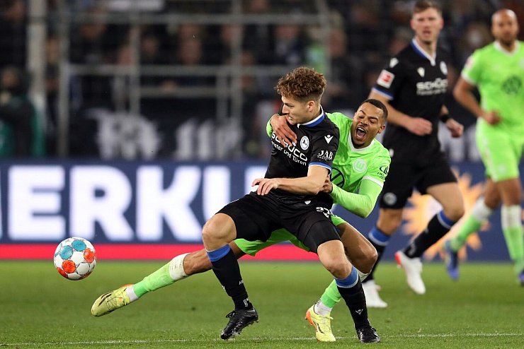 Zweikampf - &copy; Foto: Friso Gentsch/dpa