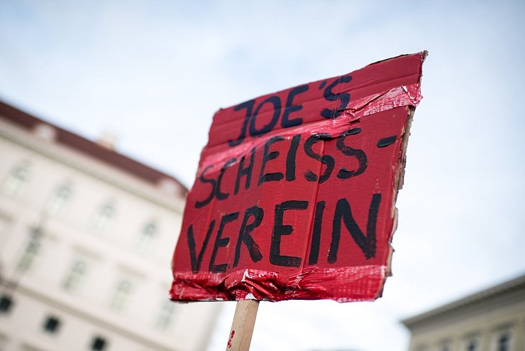 Protest gegen Siemens - &copy; Foto: Matthias Balk/dpa