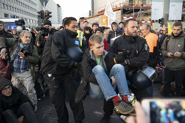 Polizeieinsatz in Berlin - &copy; Foto: Paul Zinken/dpa