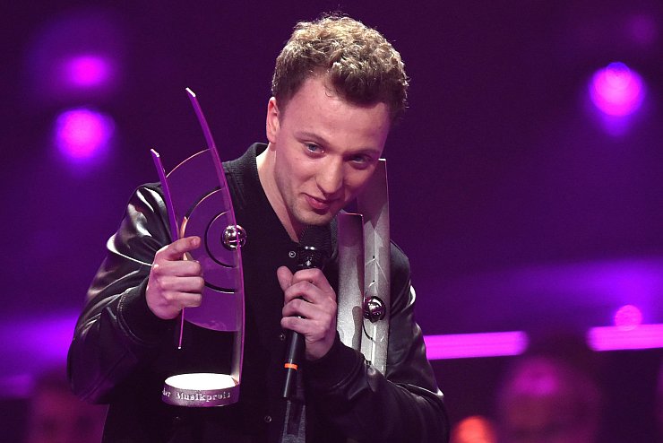 Joris hat viel zu tragen. - &copy; Foto: Jens Kalaene