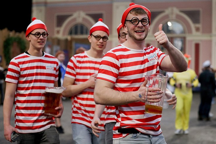 Bier und Darts - &copy; Foto: Bradley Collyer/PA Wire/dpa