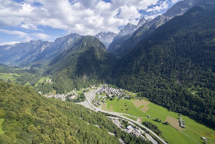 Bondo aus der Ferne - © Foto: Giancarlo Cattaneo