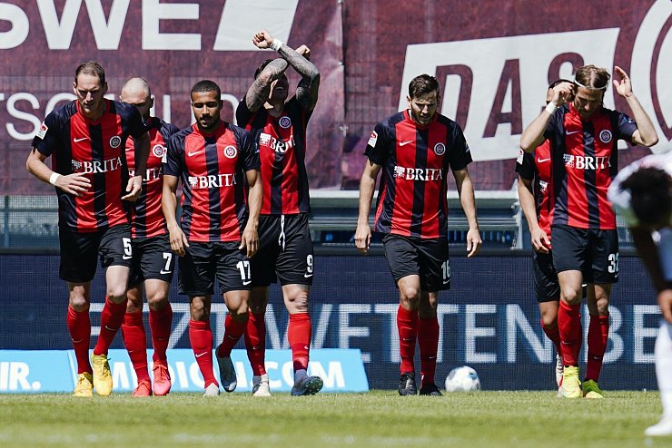 Last-Minute-Sieg - &copy; Foto: Uwe Anspach/dpa-Pool/dpa