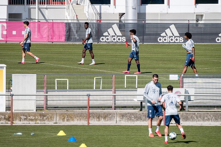 Bayern-Profis - &copy; Foto: Matthias Balk/dpa