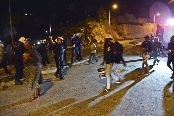 Migrantenlager - &copy; Foto: Michael Svarnias/AP/dpa