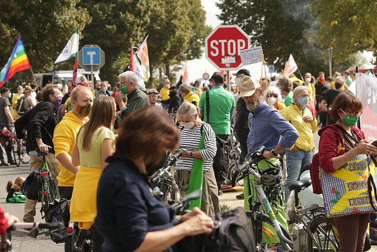 Demo am Garzweiler Tagebau - &copy; Foto: David Young/dpa