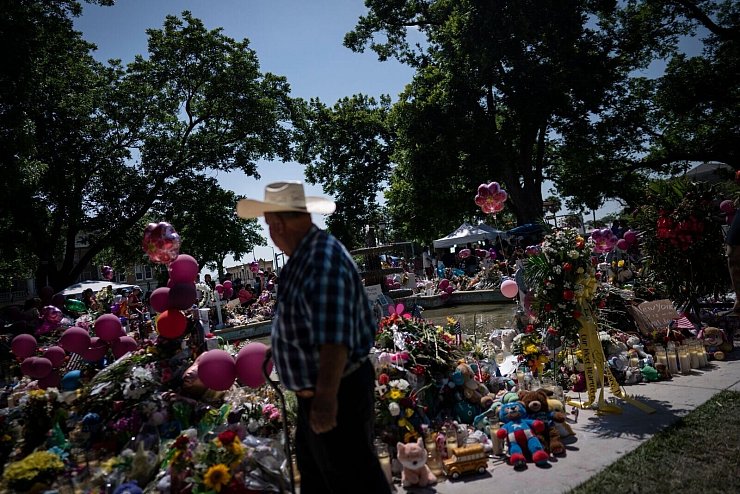 - &copy; Wong Maye-E/AP/dpa