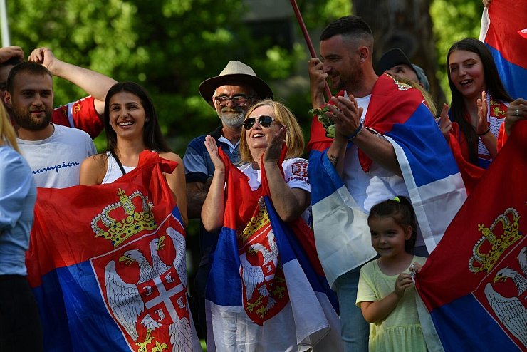 Djokovic-Anhänger - © Foto: James Ross/AAP/dpa