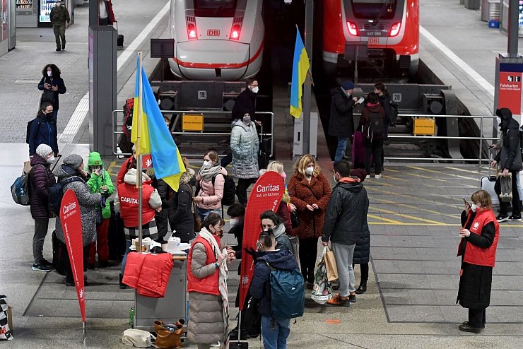 - © Felix Hörhager/dpa