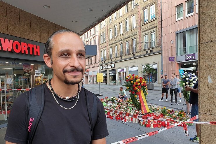 Nach Messerattacke in W&uuml;rzburg - &copy; Foto: Carolin Gi&szlig;ibl/dpa