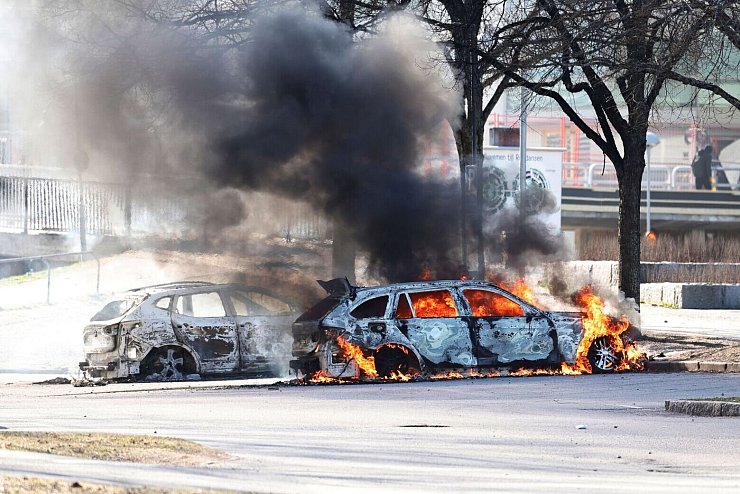 Opprør i Sverige - © Foto: Stefan Jerrevång / TT NYHETSBYRÅ / AP / dpa