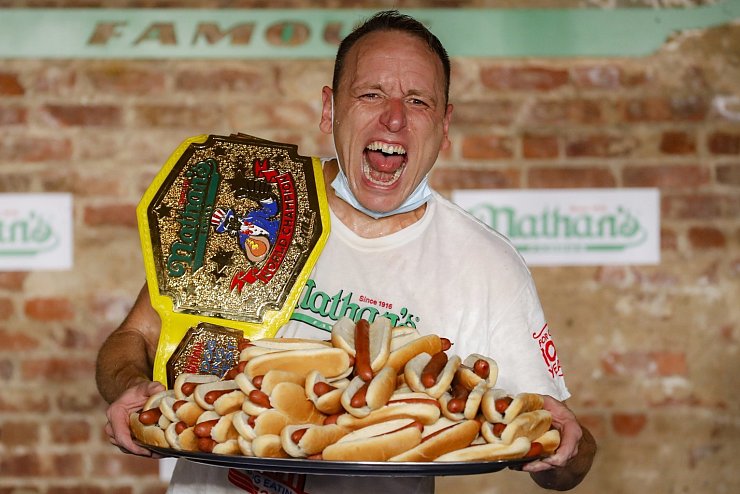 Hotdog-Wettessen in New York - &copy; Foto: John Minchillo/AP/dpa
