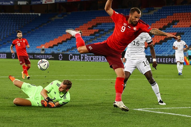 R&uuml;ckhalt - &copy; Foto: Christian Charisius/dpa