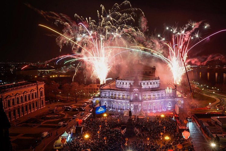 Feuerwerk - &copy; Foto: Uwe Soeder/SZ/dpa