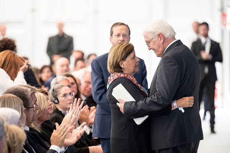 - &copy; Guido Bergmann/Bundesregierung/dpa