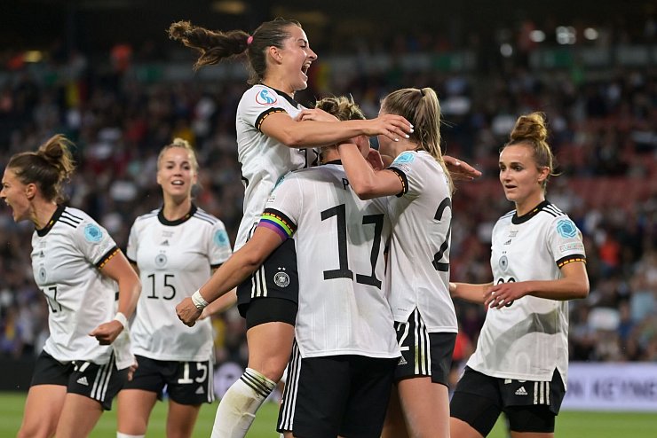 - &copy; Sebastian Gollnow/dpa