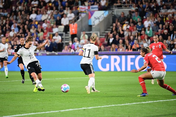 - &copy; Sebastian Gollnow/dpa