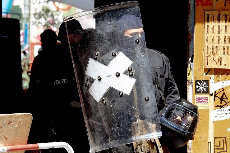 Einsatz beendet - © Foto: Paul Zinken/dpa-Zentralbild/dpa