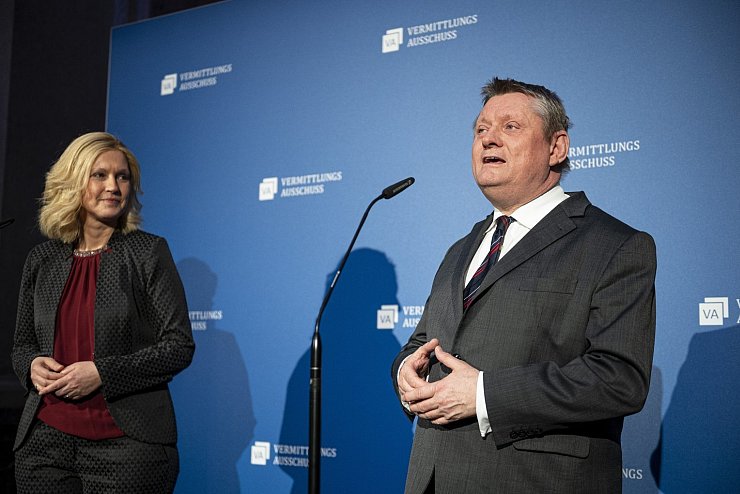 Schwesig und Gr&ouml;he - &copy; Foto: Fabian Sommer/dpa