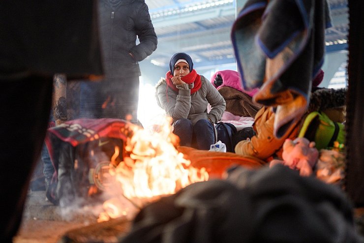 Warten und hoffen - &copy; Foto: Mohssen Assanimoghaddam/dpa