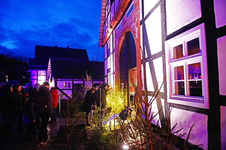 Der Museumsadvent im LWL-Freilichtmuseum Detmold erweist sich einmal mehr als Publikumsmagnet. - © Nicole Ellerbrake