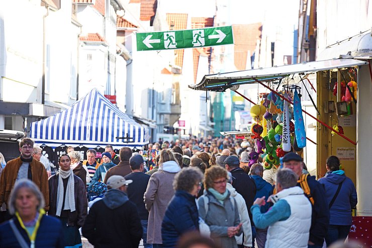 Der Bruchmarkt hat zwei Tage lang in die Lemgoer Innenstadt gelockt. - © Nicole Ellerbrake