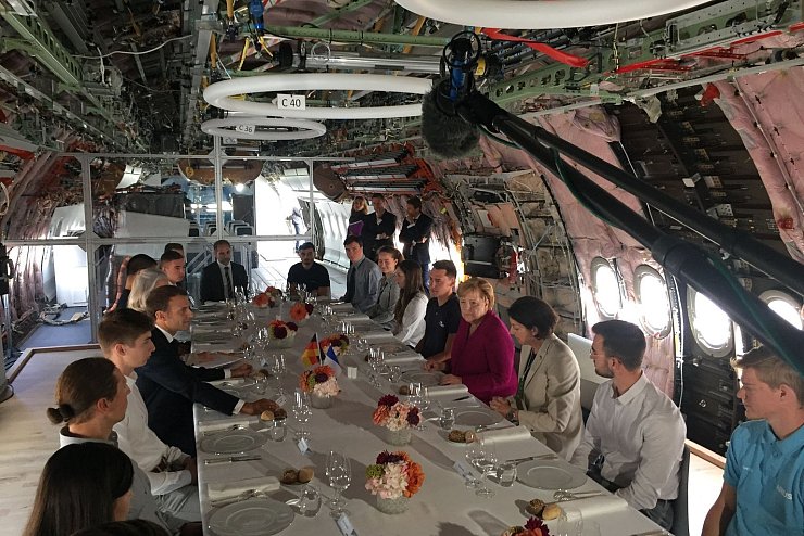 Besuch bei Airbus - &copy; Foto: Christian B&ouml;hmer/dpa