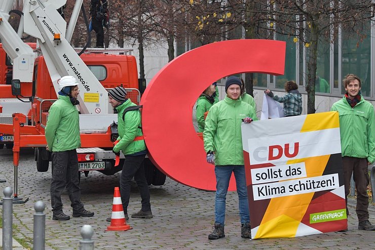 Greenpeace-Klimaprotest - © Foto: Paul Zinken/dpa