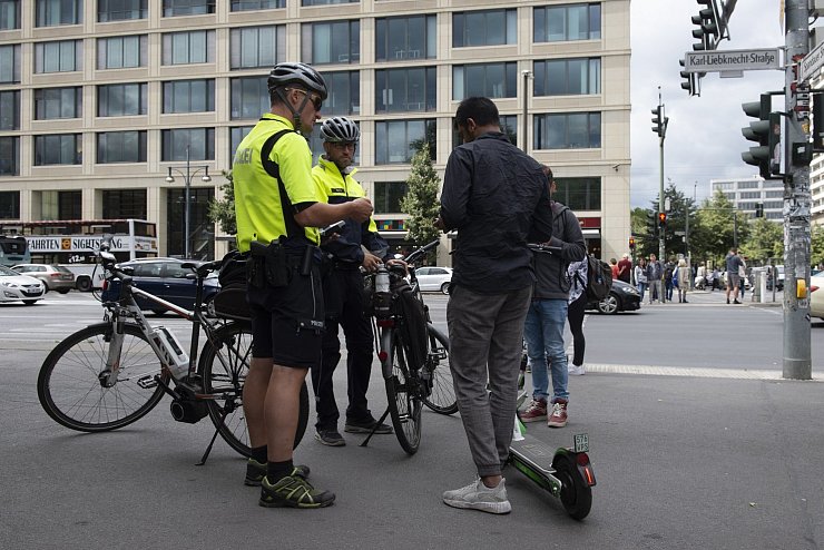 Kontrolle - &copy; Foto: Paul Zinken