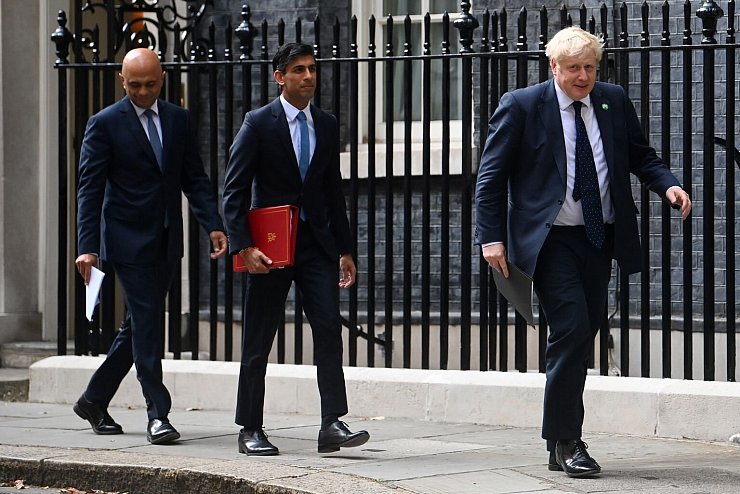 Javid, Sunak und Johnson - &copy; Foto: Toby Melville/PA Wire/dpa