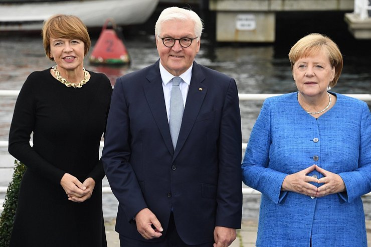 Elke B&uuml;denbender, Frank-Walter Steinmeier, Angela Merkel - &copy; Foto: Carsten Rehder/dpa