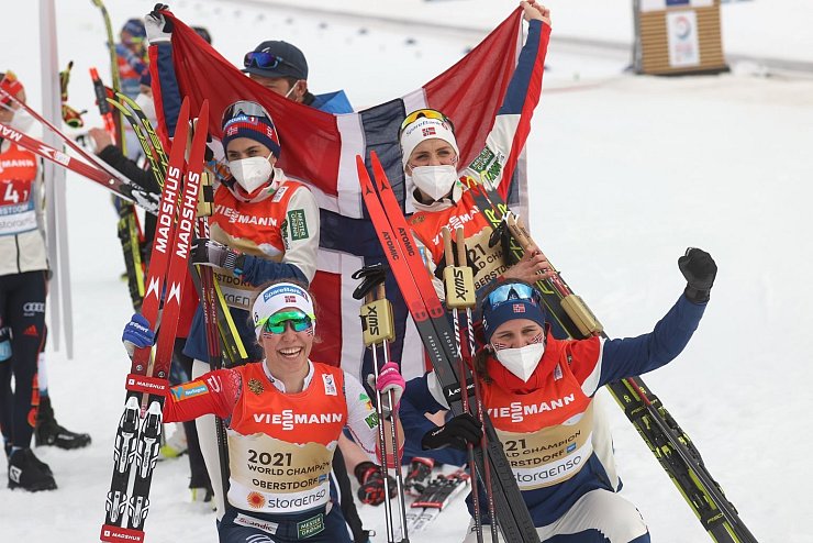 Weltmeisterrinnen - &copy; Foto: Karl-Josef Hildenbrand/dpa