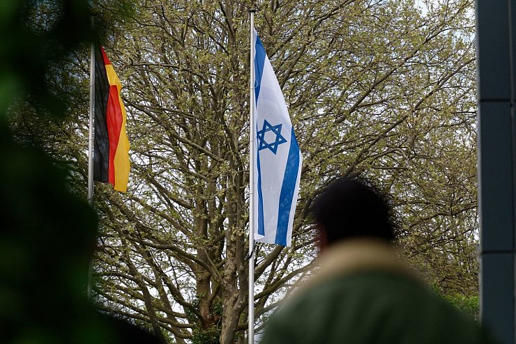 Nach Flaggenverbrennung - &copy; Foto: Henning Kaiser/dpa