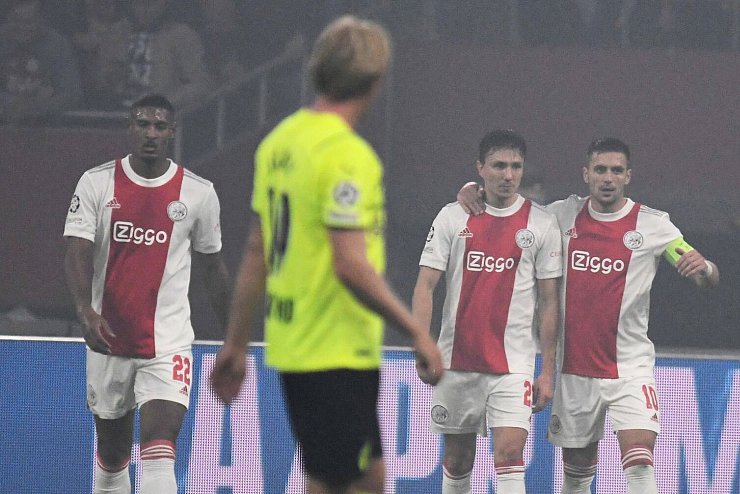 Eigentor - © Foto: Bernd Thissen/dpa