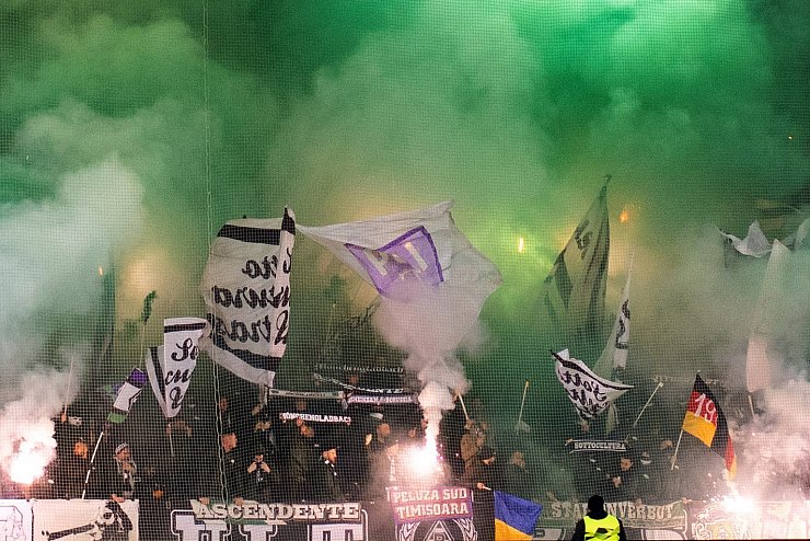 Gladbach-Fans - &copy; Foto: Marcel Kusch/dpa