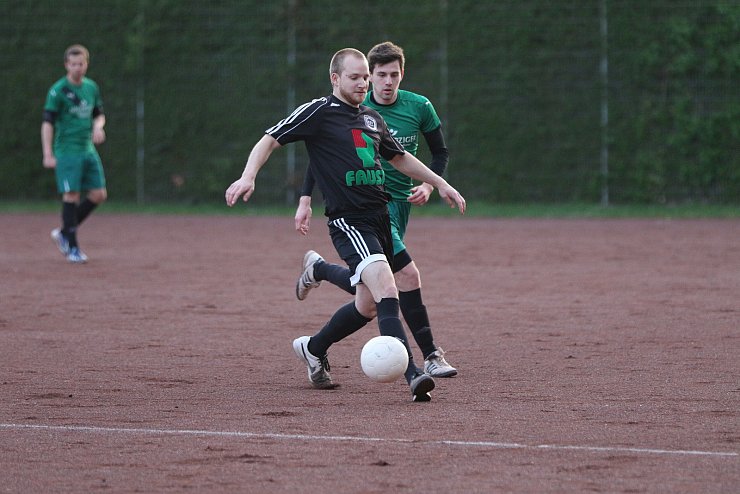 Der RSV Hörste gewinnt bei der Reserve des SuS Pivitsheide und bleibt erster Verfolger vom CSL Detmold im Aufstiegskampf der Detmolder B-Liga. - © Oliver König