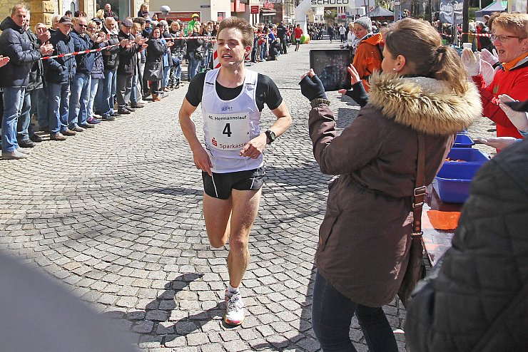 In Oerlinghausen hatten Elias Sansar und Hilde Aders schon Vorsprung. - &copy; Sarah Jonek