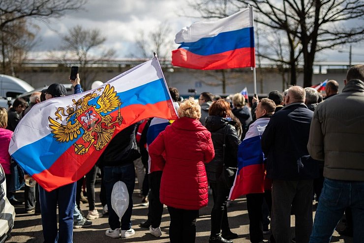 Demonstration in Stuttgart - © Foto: Christoph Schmidt/dpa
