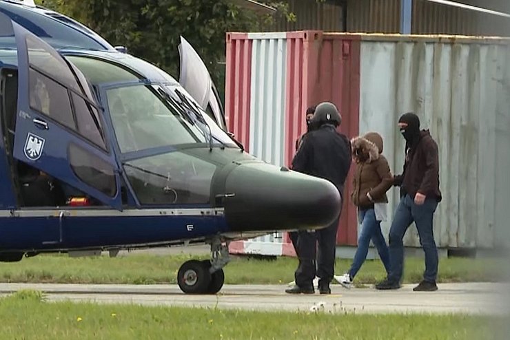 Zum Hubschrauber gef&uuml;hrt - &copy; Foto: Telenewsnetwork/dpa