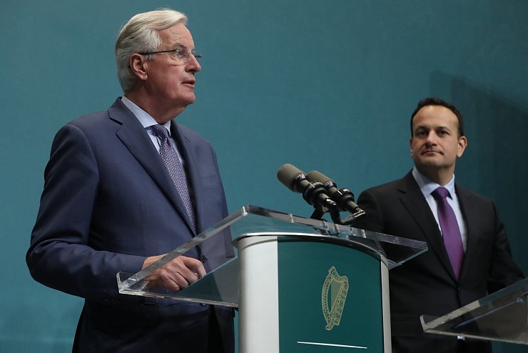 Michel Barnier und Leo Varadkar - © Foto: Niall Carson/PA Wire