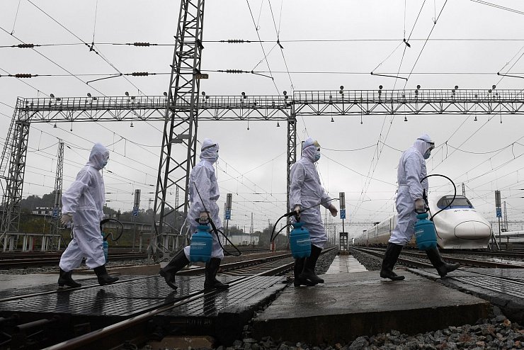 Desinfizieren - &copy; Foto: Lu Boan/XinHua/dpa