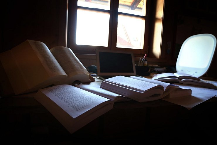 Studentenschreibtisch - &copy; Foto: Karl-Josef Hildenbrand/dpa