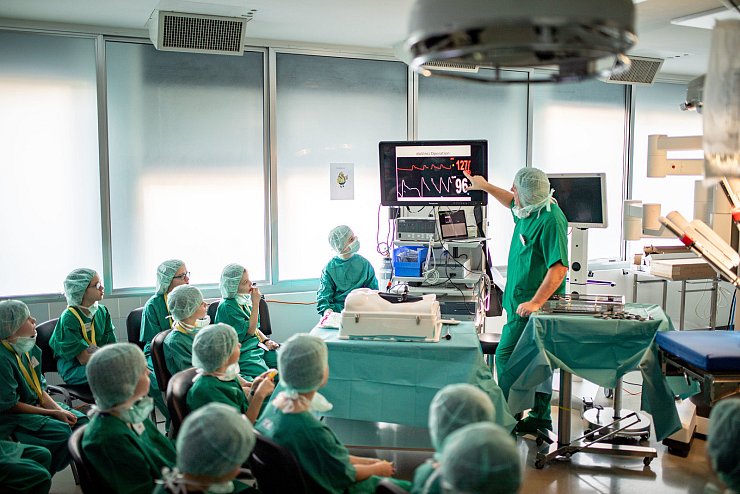 Kinderuni: Im OP-Saal 2 - © Torben Gocke