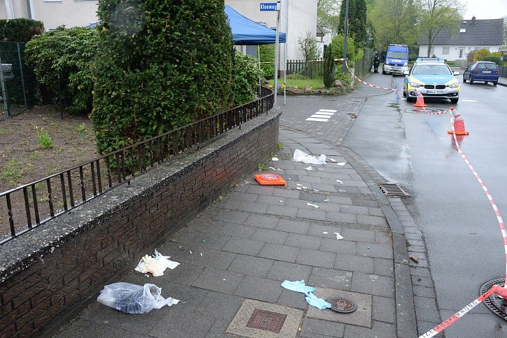 Die Verletzten waren zuvor von Notärzten behandelt worden. - © Andreas Eickhoff